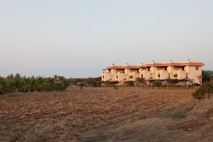 Balci Plaza Hotel And Balci Plaza Guest Bungalows Karpaz Peninsula Selenias Exterior foto